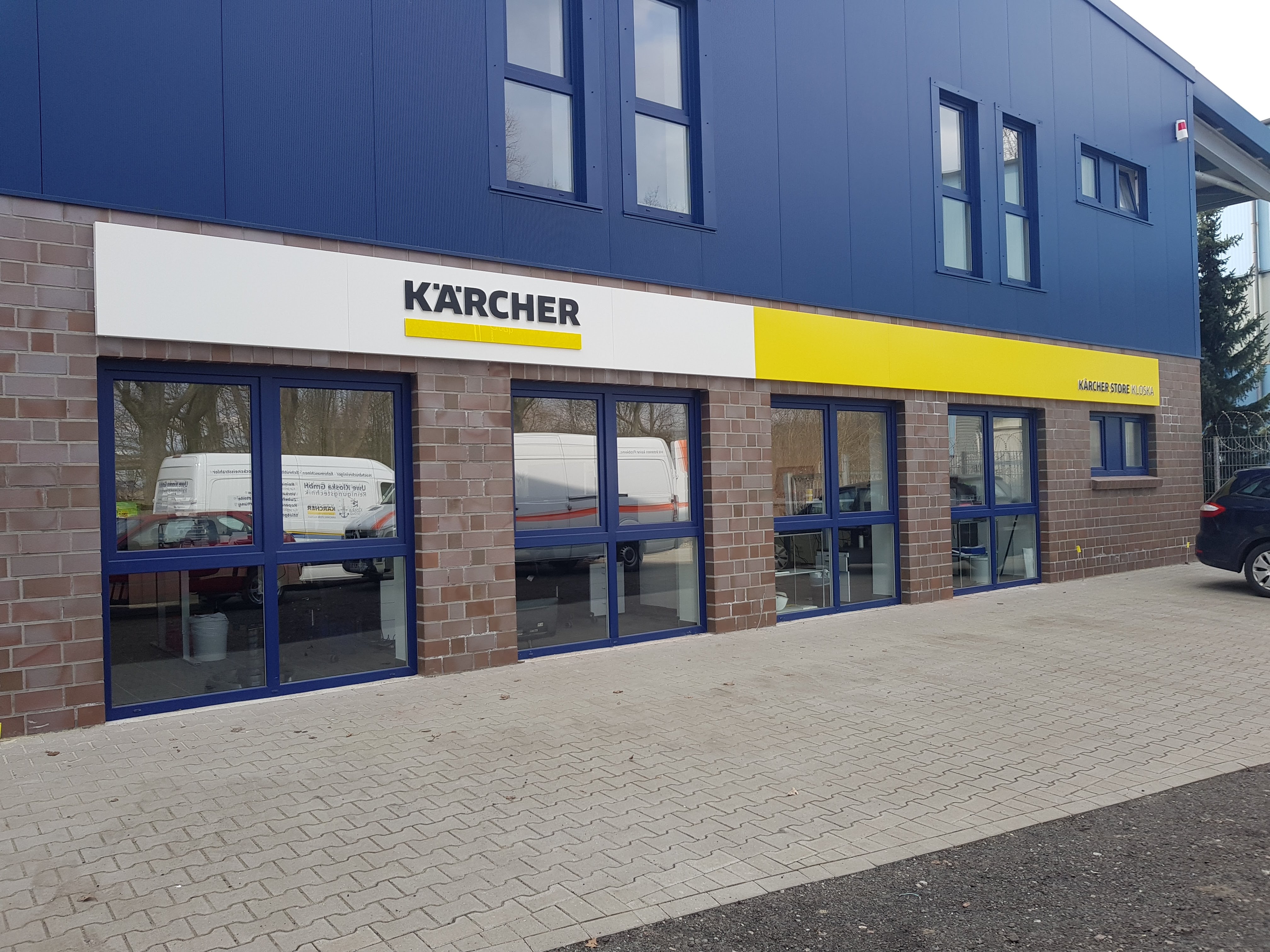 Fassadenband Werbeanlage